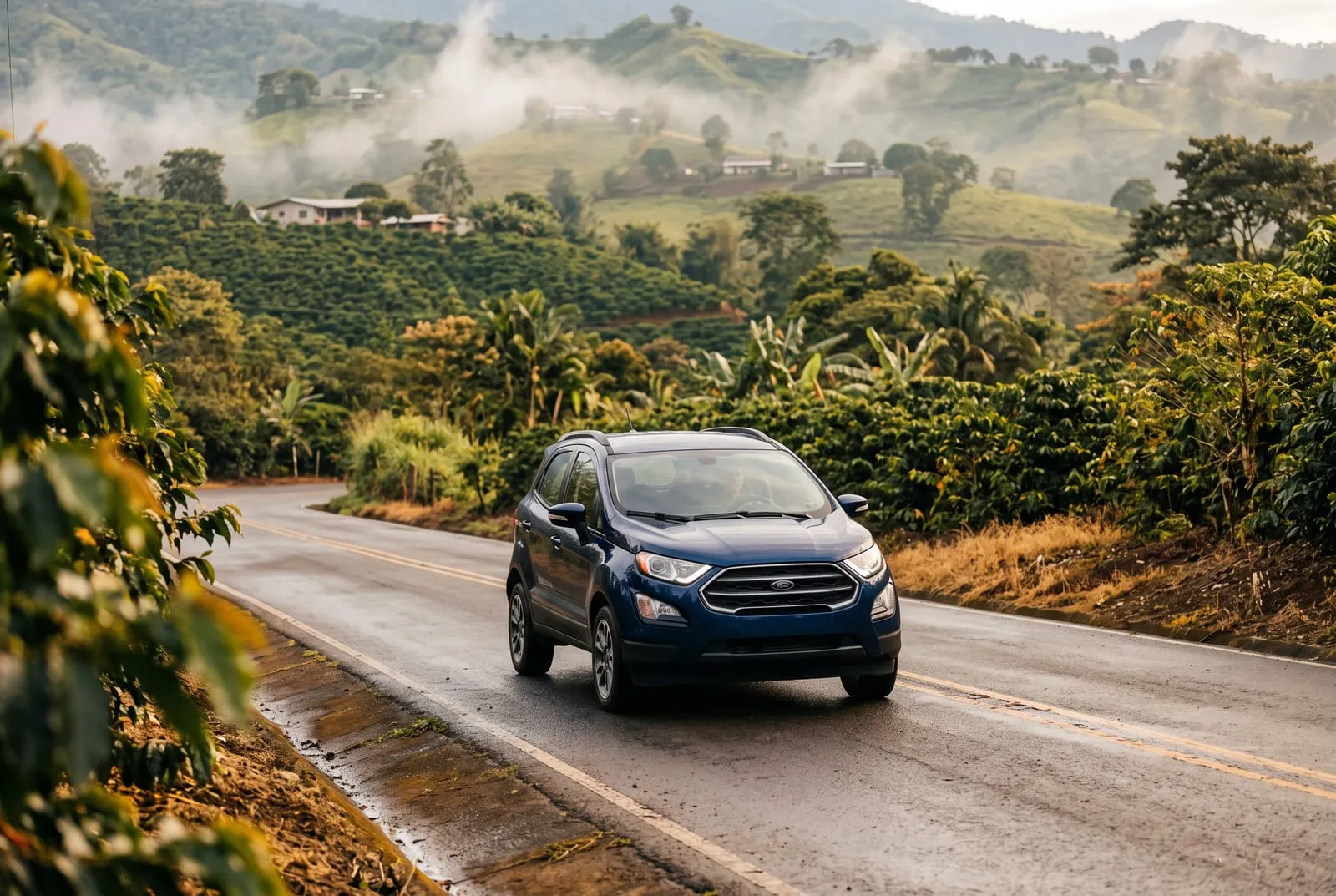 Carro en una carretera del Valle Central, protegido con un seguro de vehículos en Costa Rica